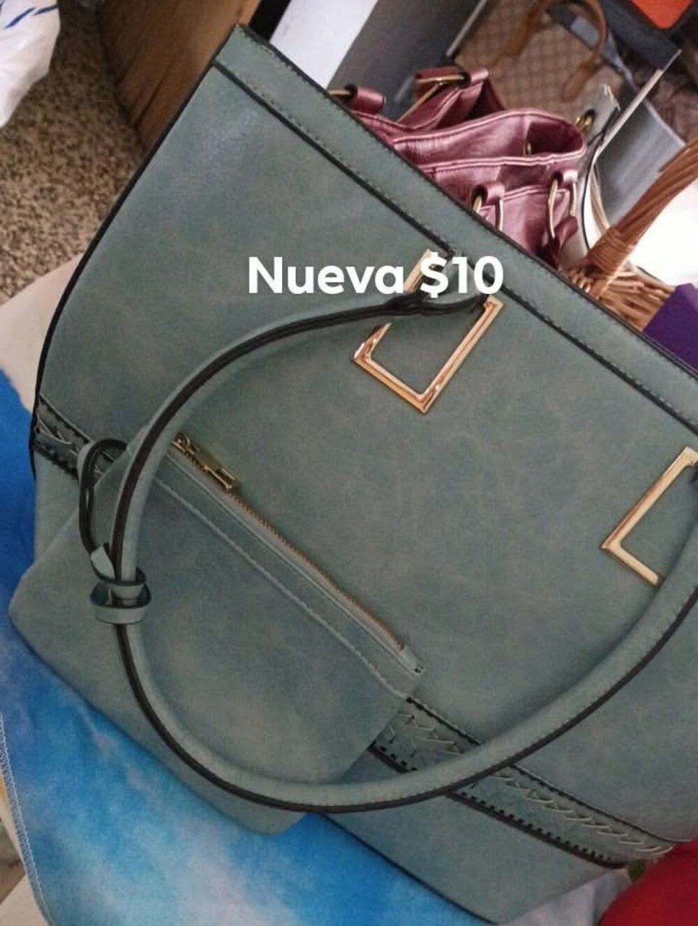 Sleek Teal Shoulder Bag with Gold Accents